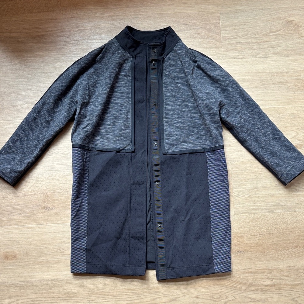 lululemon athletica Black and Gray Mixed Pattern Lightweight “Car Coat”